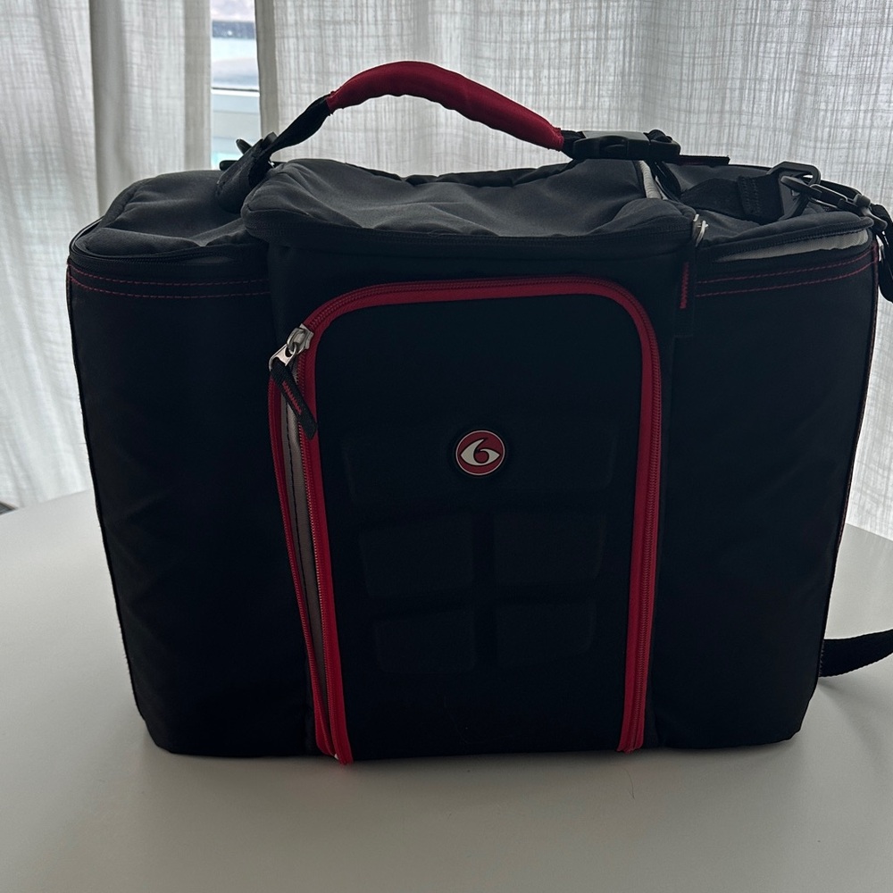 6 Pack Fitness black meal prep bag